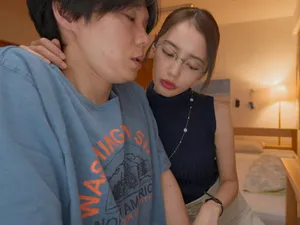 Lén nhìn cặp bưởi của con dâu mà buồi cương cứng
