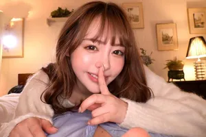 Người chồng cắm sừng của cô đang ở bên cạnh cô và cô không biết anh ta đang ngủ thật hay chỉ giả vờ ngủ