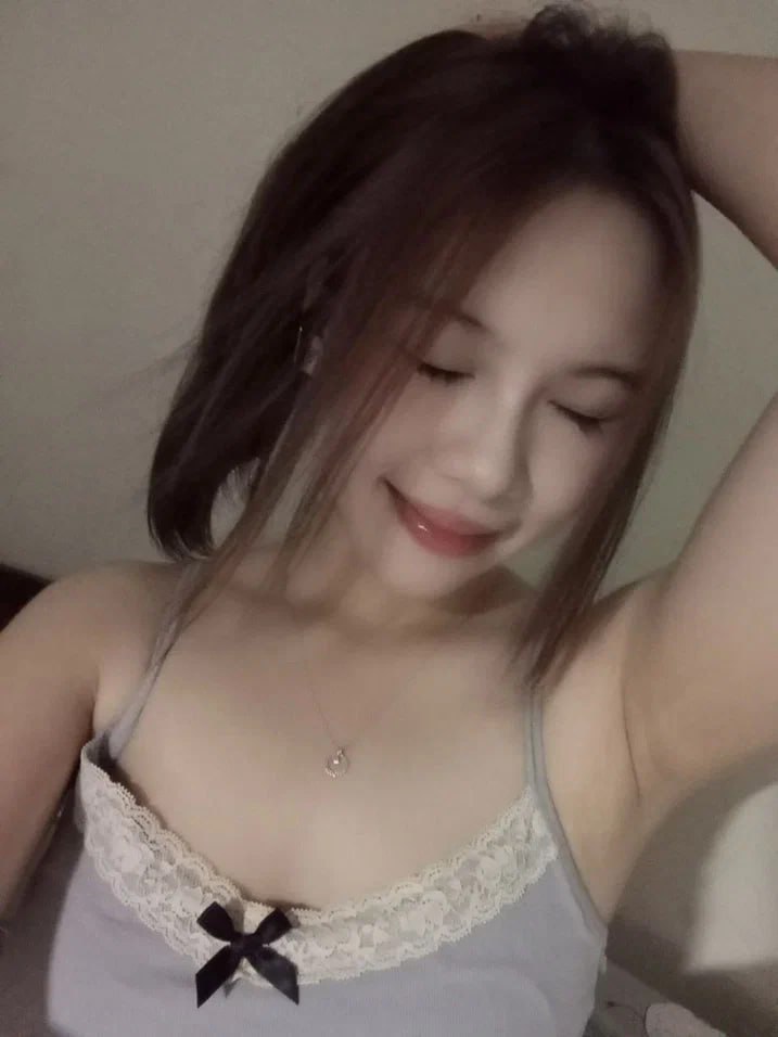 đến nhà nhân tình chơi, con ghệ cô ấy lại cho tôi bóp vú rồi gạ địt